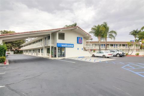 Motel 6 - Hero Image