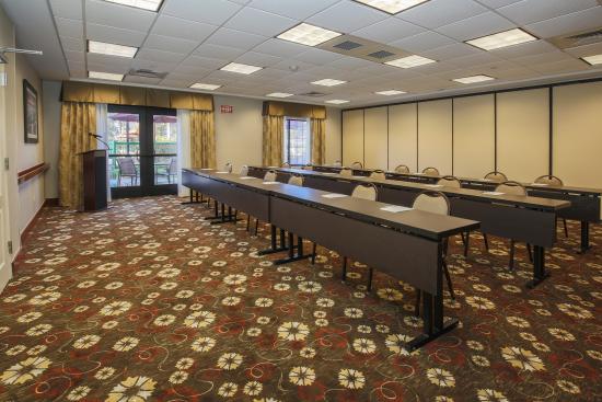 Hampton Inn &amp; Suites, Camarillo - Gallery Image