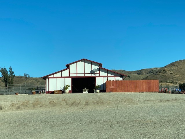 Rustic Valley Ranch - Gallery Image