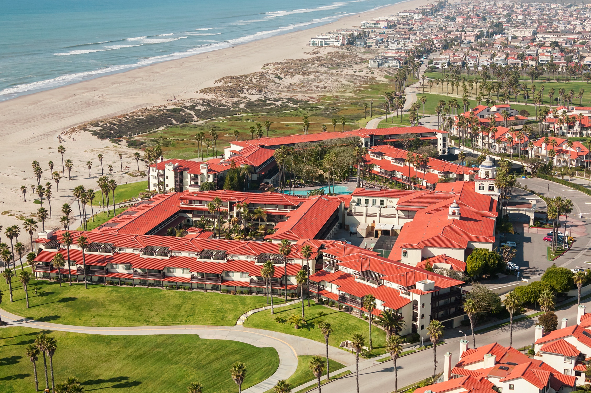 Embassy Suites Mandalay Beach Resort - Gallery Image