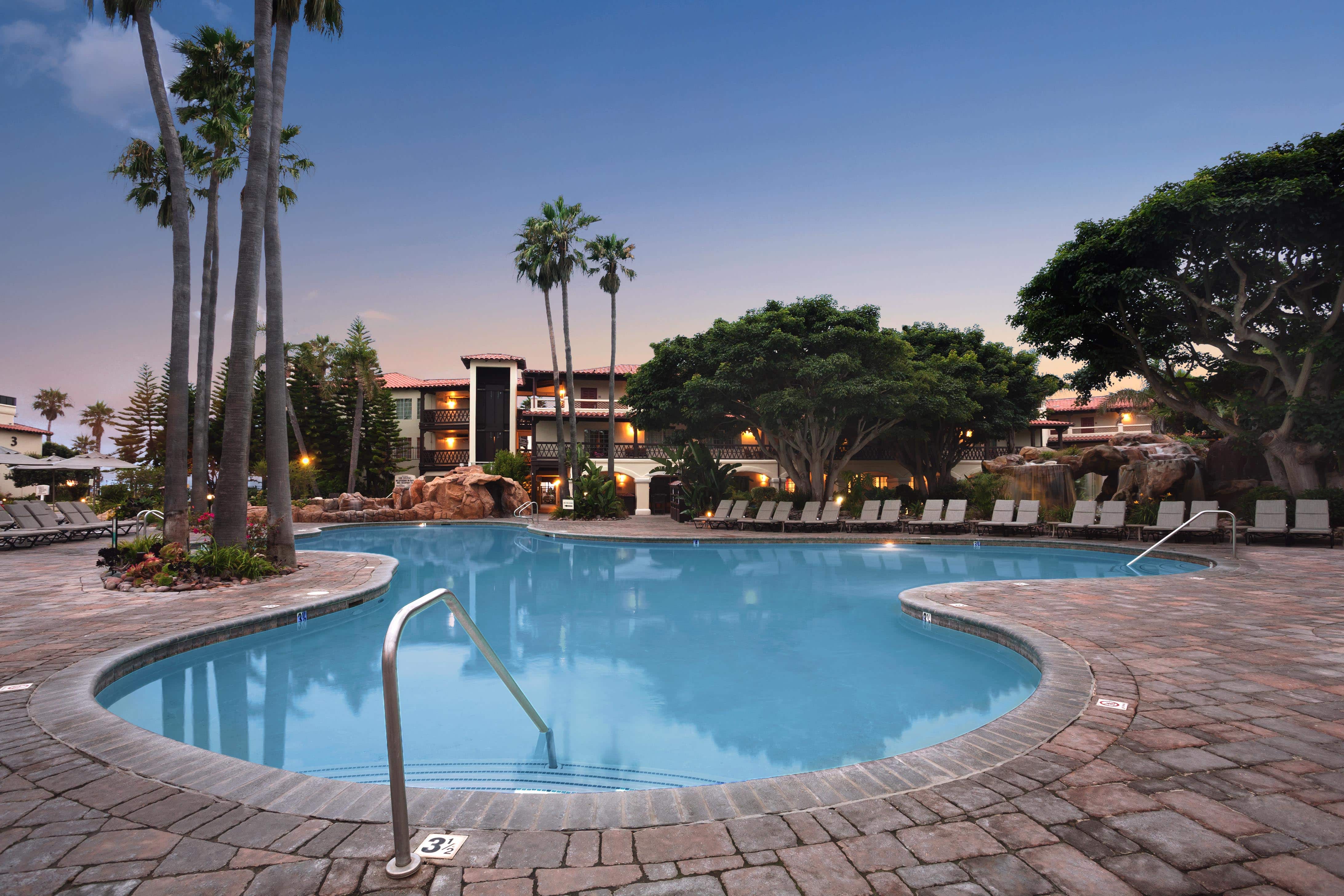 Embassy Suites Mandalay Beach Resort - Gallery Image