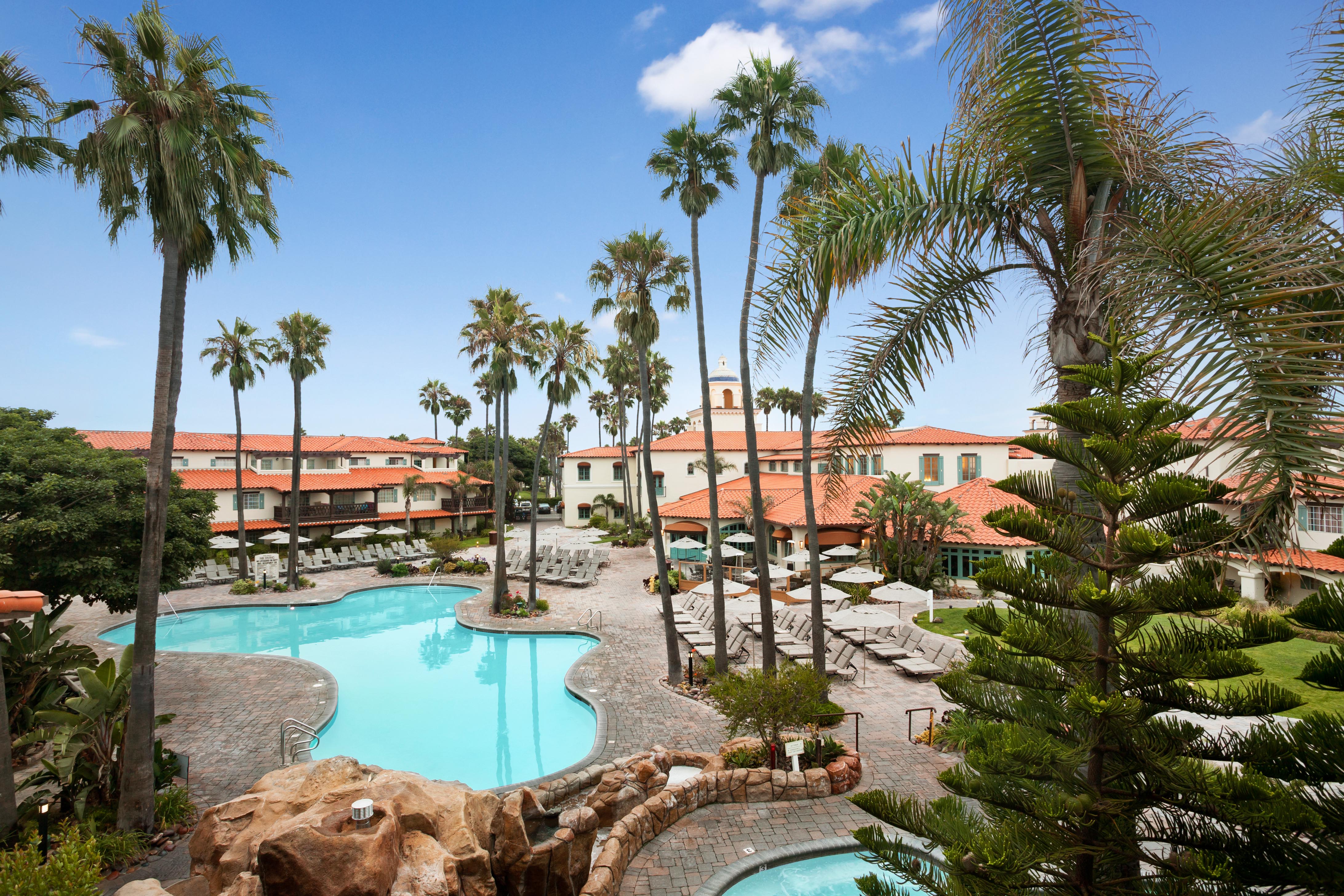 Embassy Suites Mandalay Beach Resort - Gallery Image