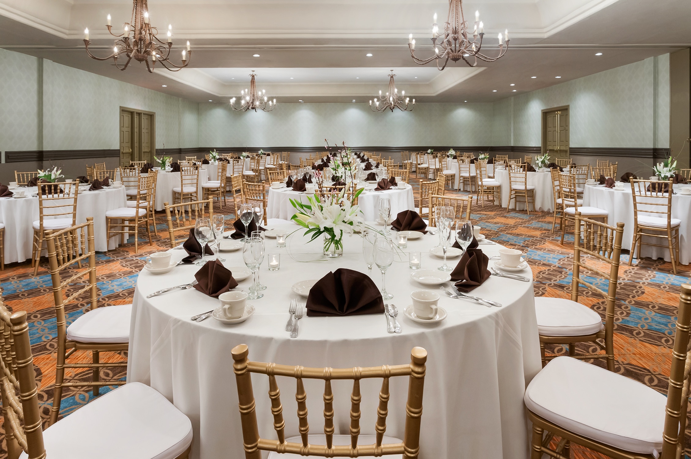 Embassy Suites Mandalay Beach Resort - Gallery Image