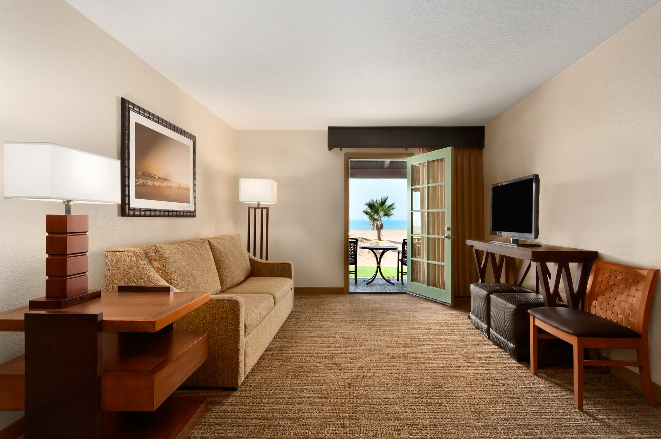 Embassy Suites Mandalay Beach Resort - Gallery Image