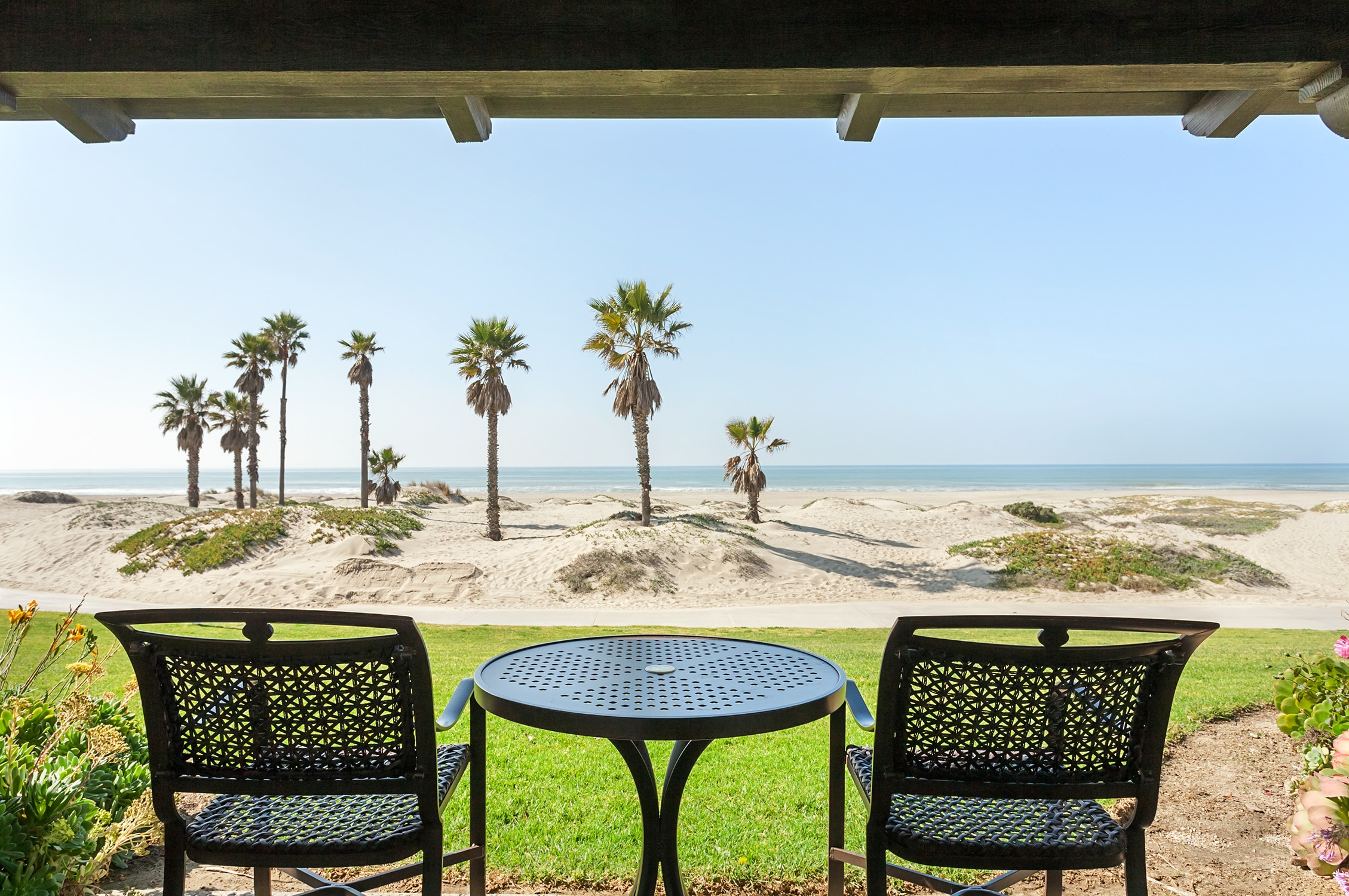 Embassy Suites Mandalay Beach Resort - Gallery Image