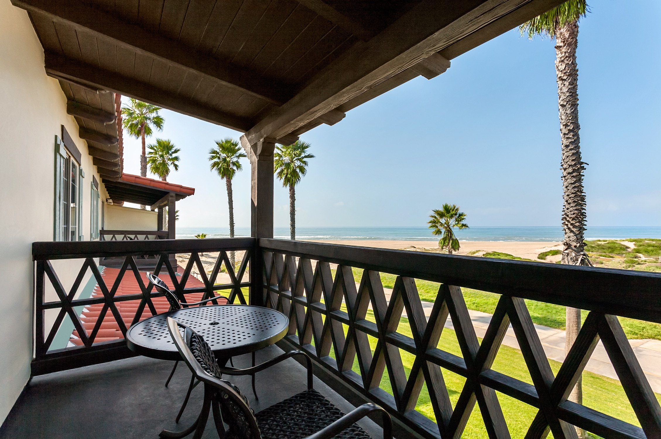 Embassy Suites Mandalay Beach Resort - Gallery Image