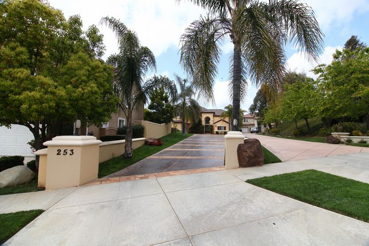 Film Friendly Two Story Residential Home Eric Rose - Gallery Image