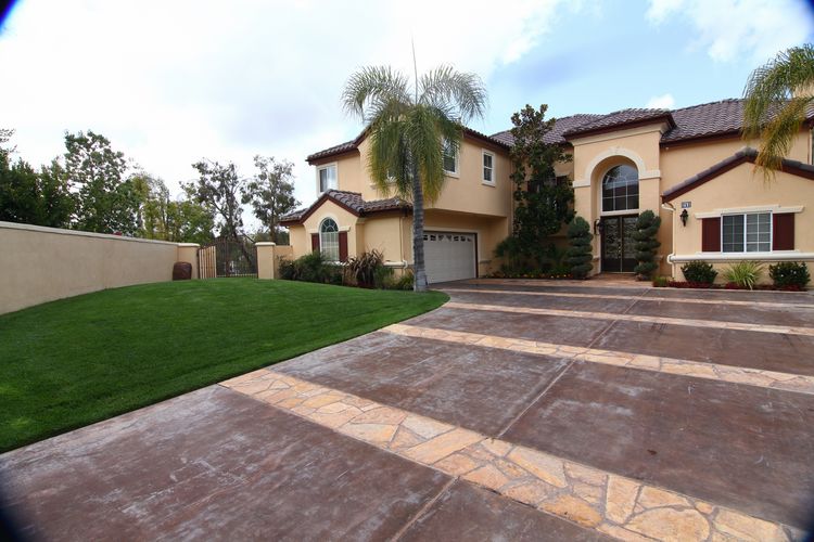 Film Friendly Two Story Residential Home Eric Rose - Gallery Image