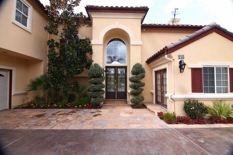 Film Friendly Two Story Residential Home Eric Rose - Gallery Image