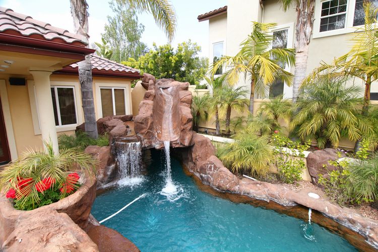 Film Friendly Two Story Residential Home Eric Rose - Gallery Image