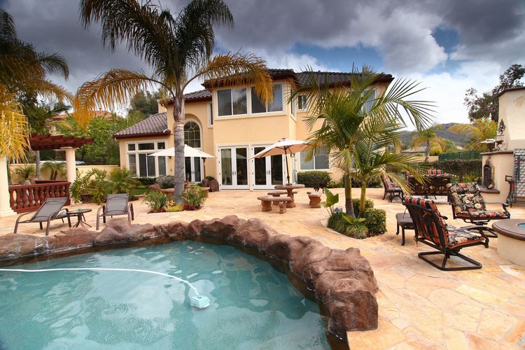 Film Friendly Two Story Residential Home Eric Rose - Gallery Image