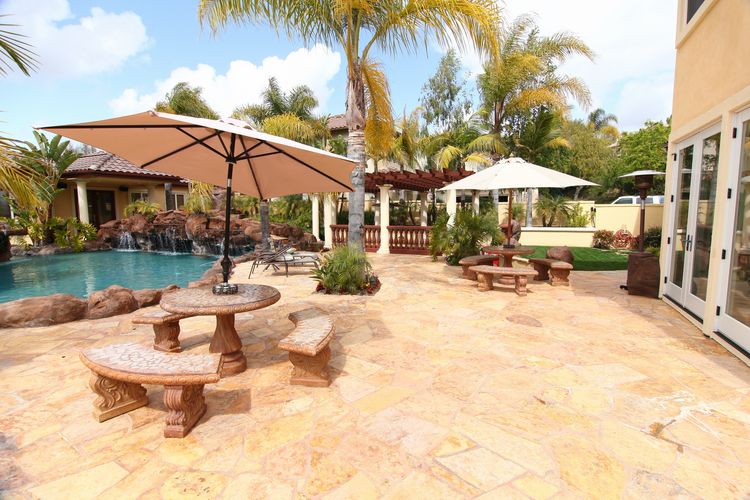 Film Friendly Two Story Residential Home Eric Rose - Gallery Image