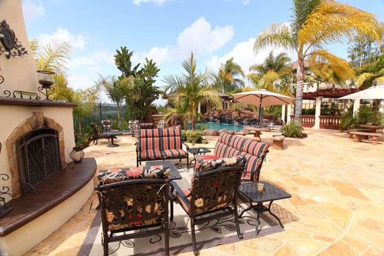 Film Friendly Two Story Residential Home Eric Rose - Gallery Image
