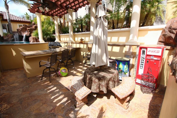 Film Friendly Two Story Residential Home Eric Rose - Gallery Image