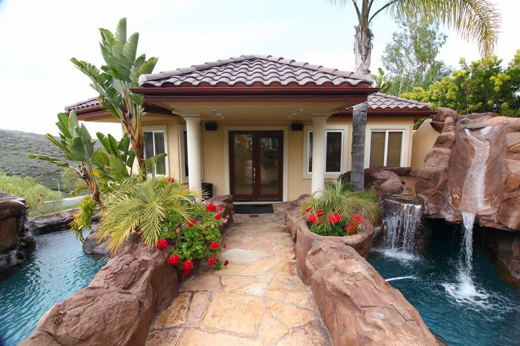 Film Friendly Two Story Residential Home Eric Rose - Gallery Image