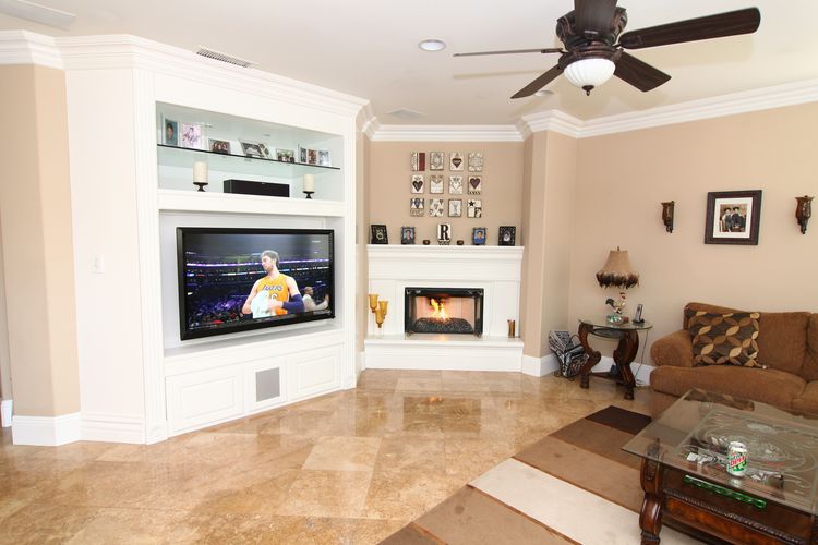 Film Friendly Two Story Residential Home Eric Rose - Gallery Image
