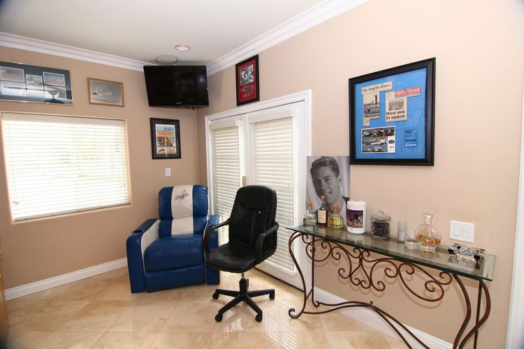 Film Friendly Two Story Residential Home Eric Rose - Gallery Image