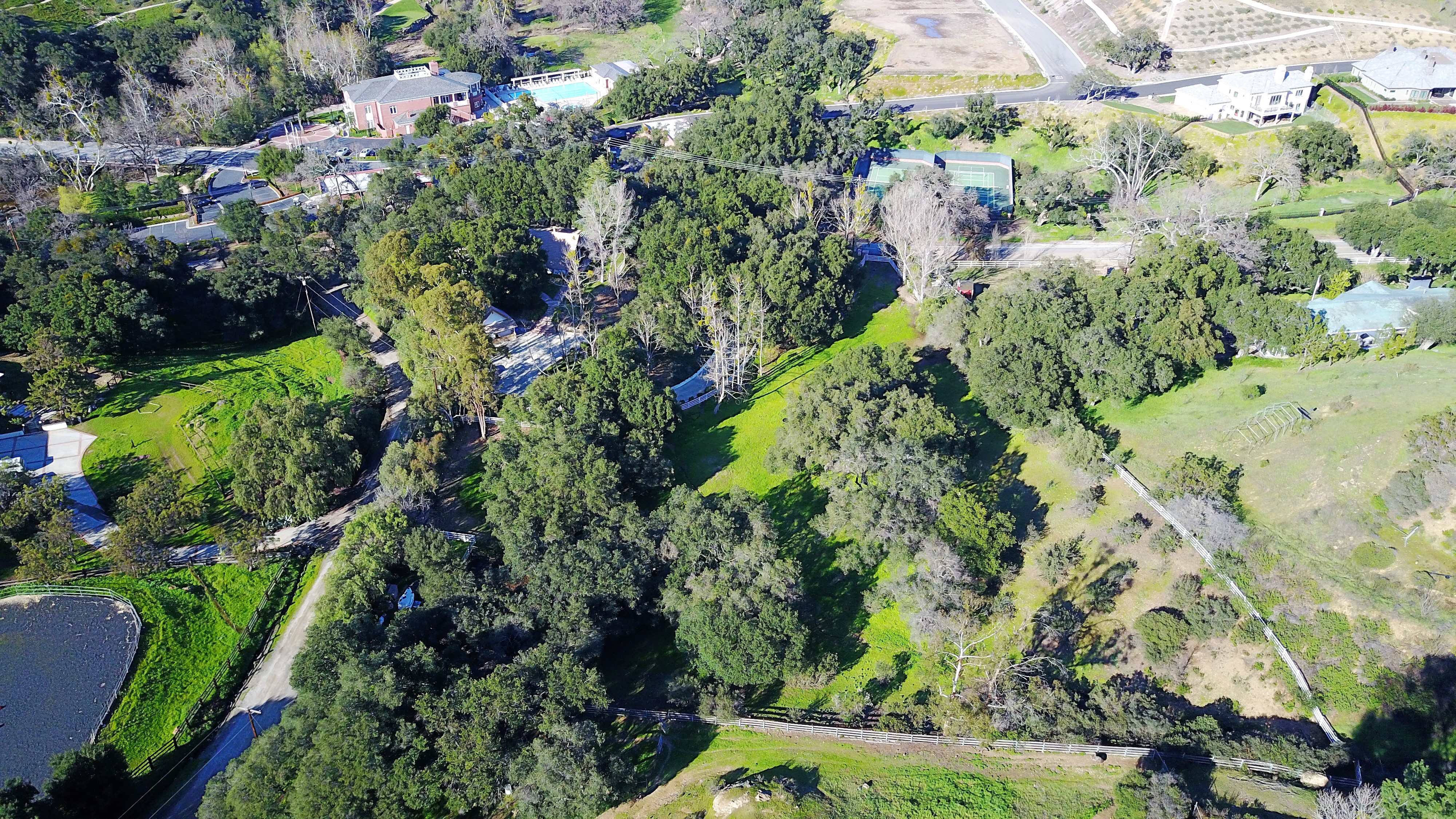Hidden Valley 1970's Art Deco Home on 5 Acre Ranch - Gallery Image