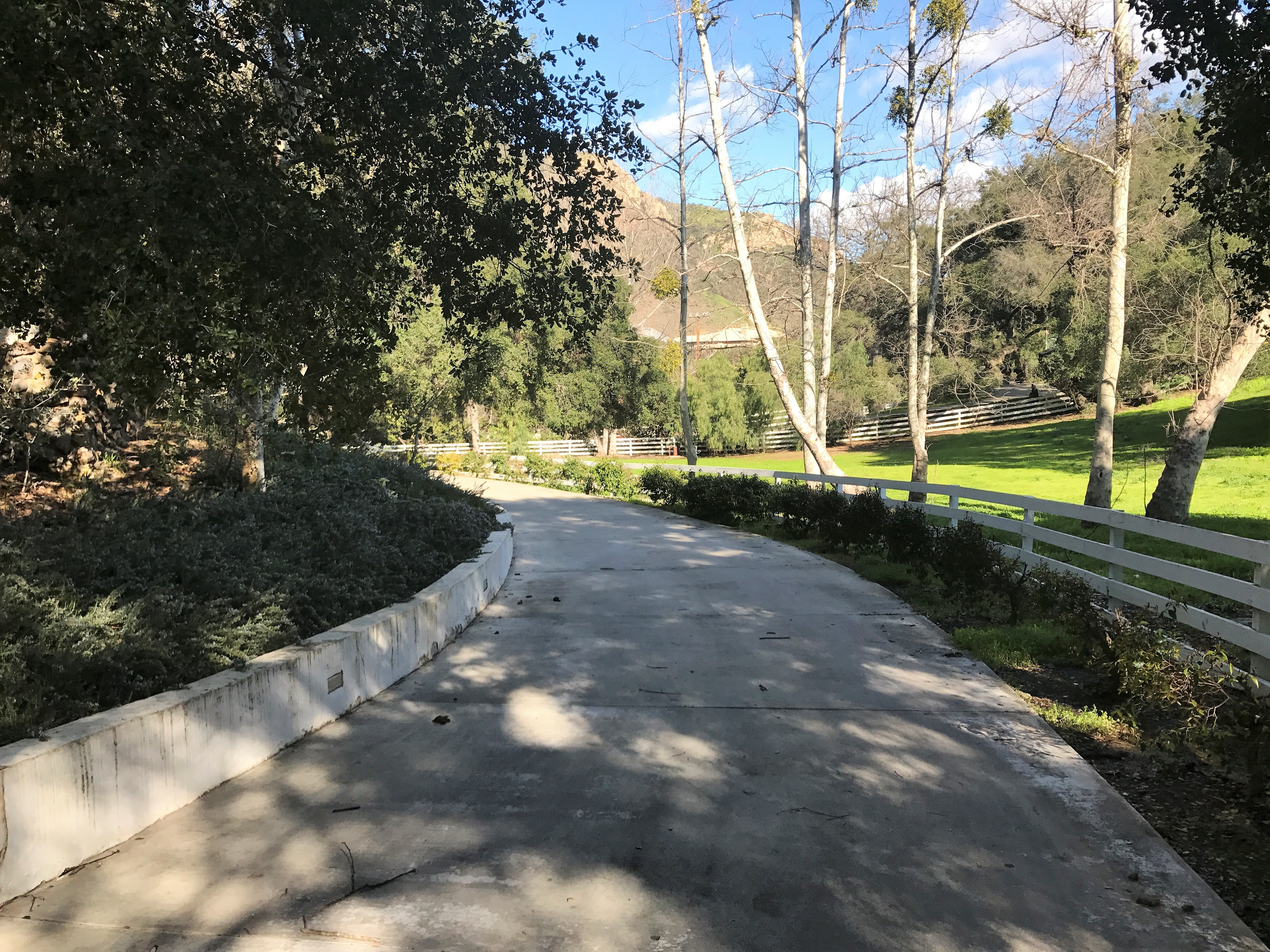 Hidden Valley 1970's Art Deco Home on 5 Acre Ranch - Gallery Image