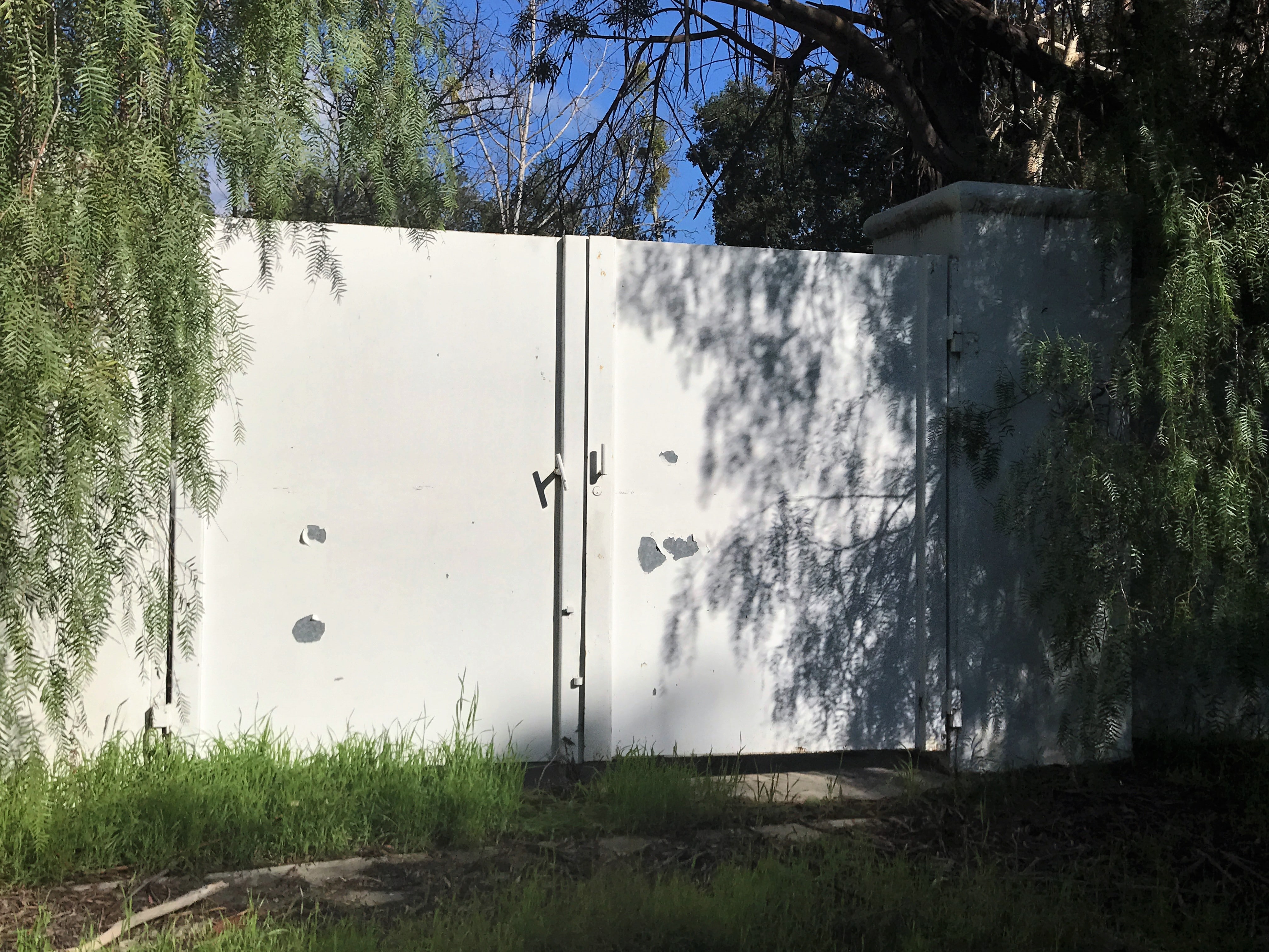 Hidden Valley 1970's Art Deco Home on 5 Acre Ranch - Gallery Image