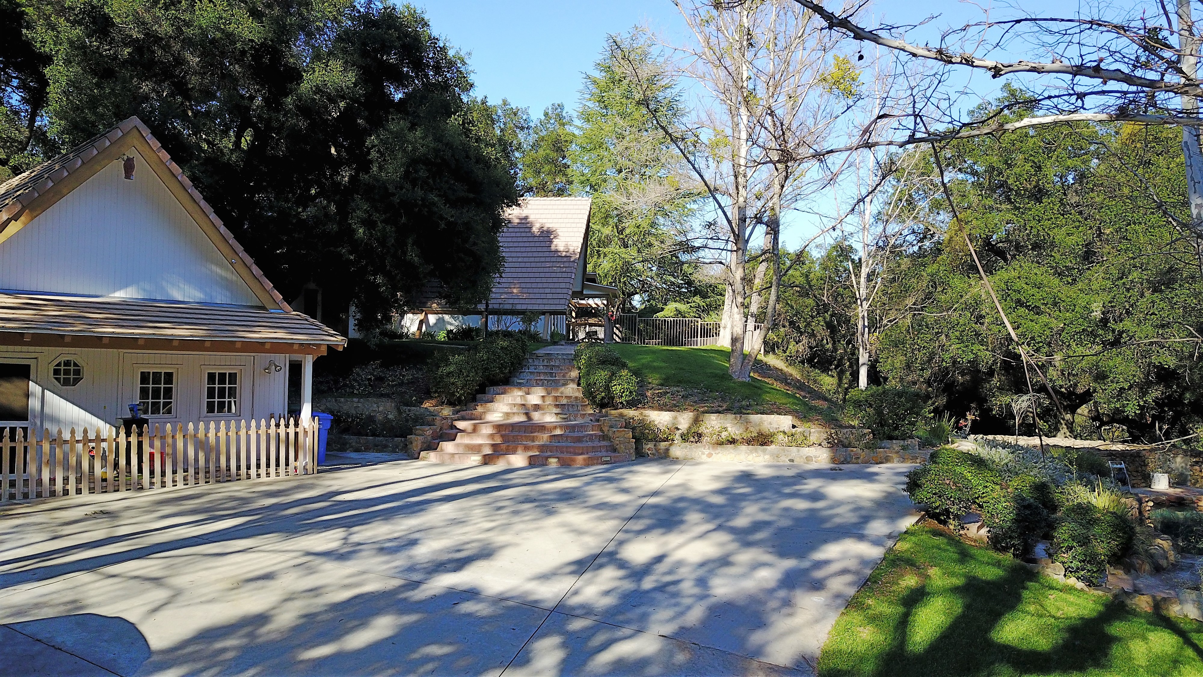 Hidden Valley 1970's Art Deco Home on 5 Acre Ranch - Gallery Image