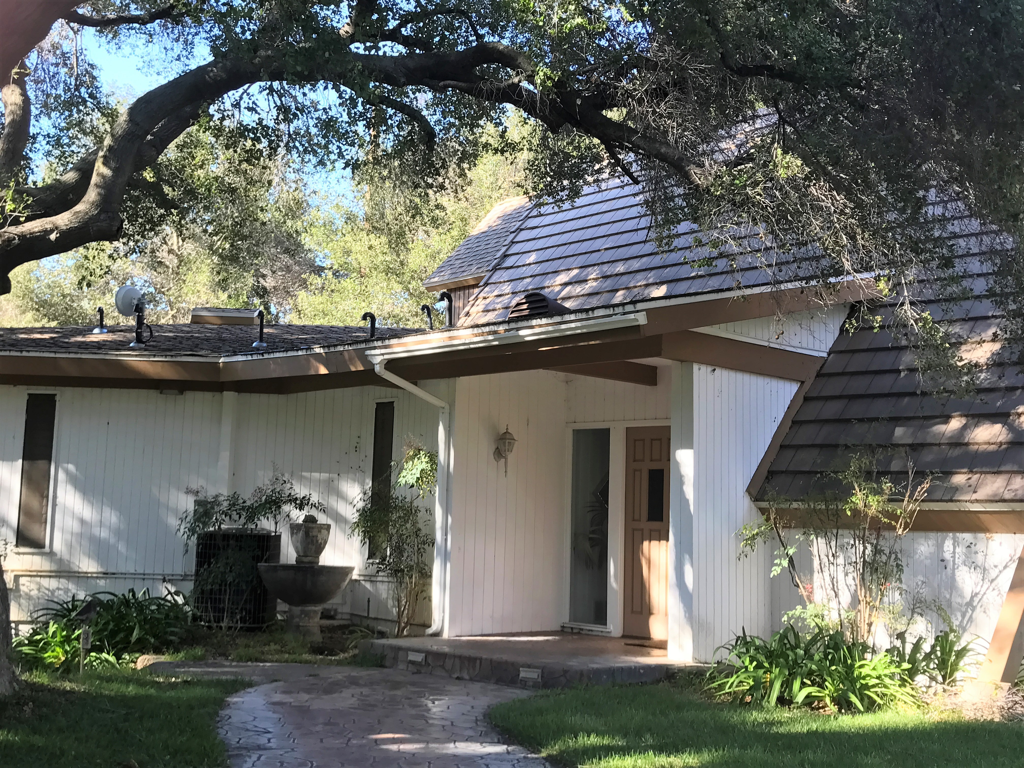 Hidden Valley 1970's Art Deco Home on 5 Acre Ranch - Gallery Image