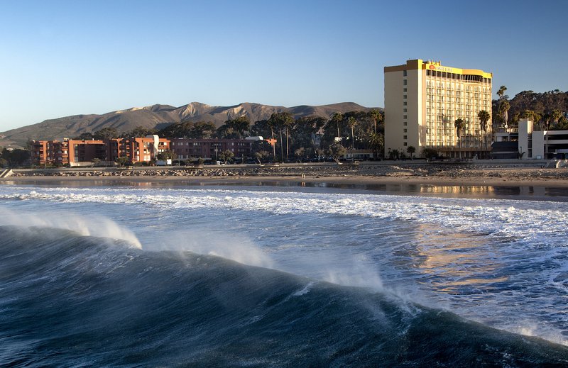 Crowne Plaza Ventura Beach - Hero Image